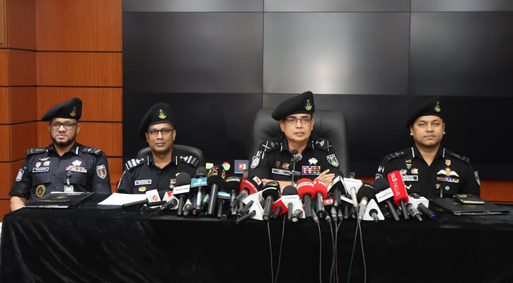 রাজধানীতে বিদেশি পিস্তল-গুলিসহ গ্রেপ্তার ২